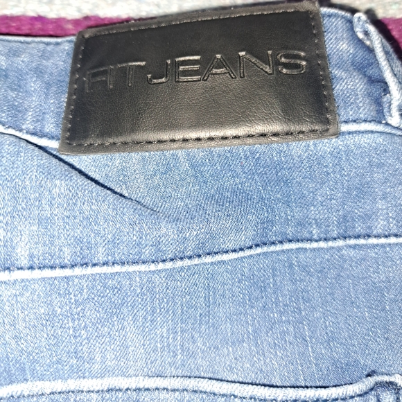 FIT Jeans - Picture 4 of 5